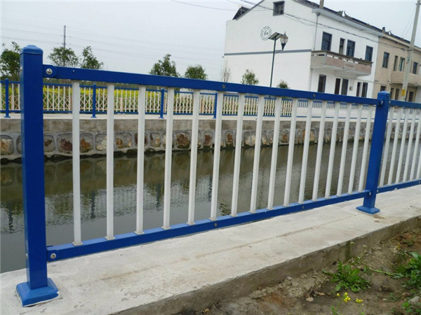 常規(guī)市政道路護(hù)欄,常規(guī)市政道路護(hù)欄廠(chǎng)家,市政道路護(hù)欄案例